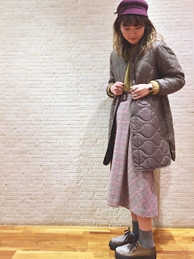 「アイテム（キャスケット、パープル系）」を使った、篠崎さん（レディース・162cm）の秋コーディネート