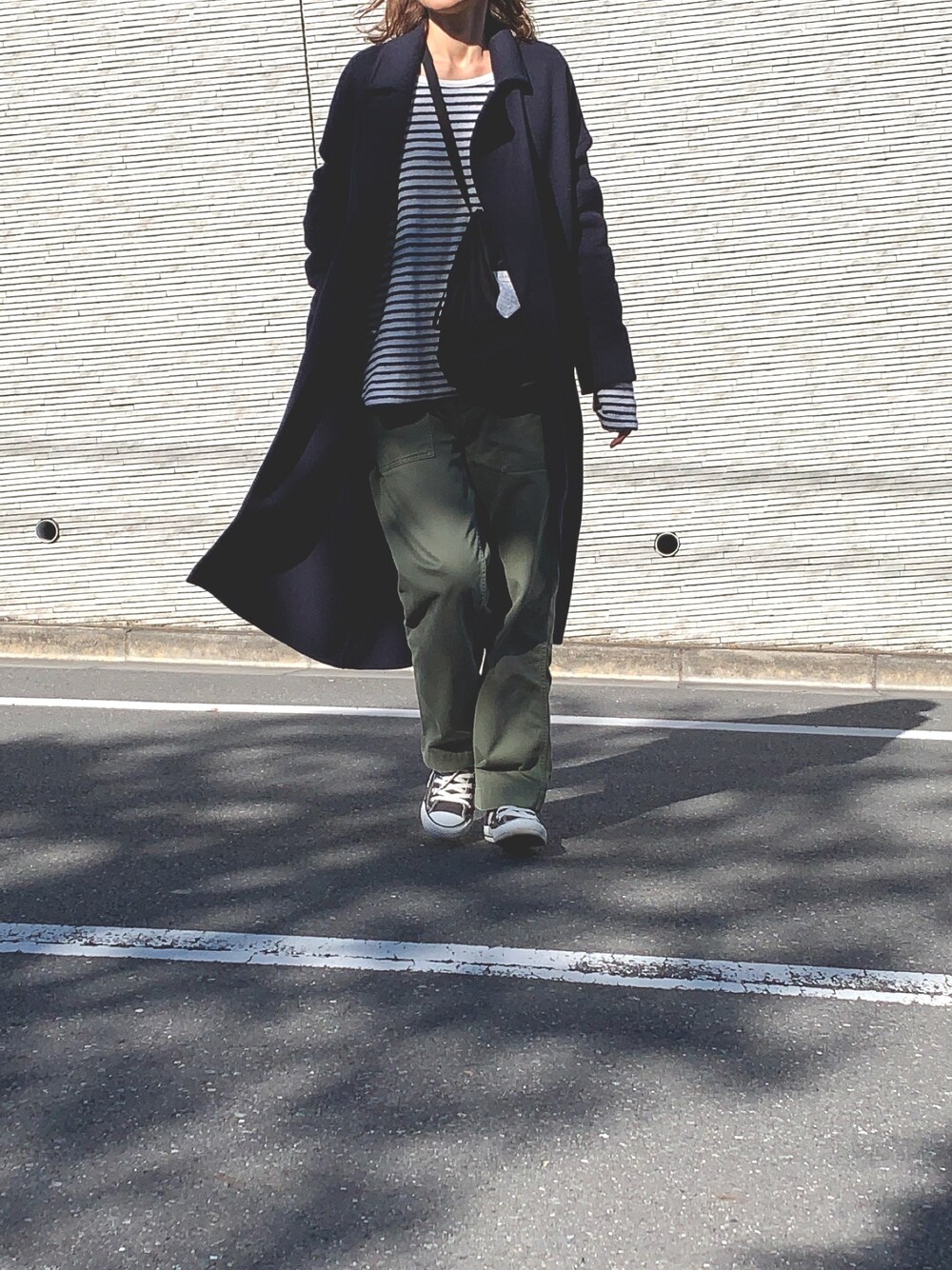 「Sandinista、ベーカーパンツ、チノパン、ベンタイル、シンプルコーデ、ユニセックス」｜「DAILY STANDARD by SANDINISTAのB.C. Chino Baker Pants - Wide / チノベーカーパンツ - ワイド（チノパンツ、グリーン系）」を使った、mikiさん（レディース・168cm）の冬コーディネートの1枚目の写真