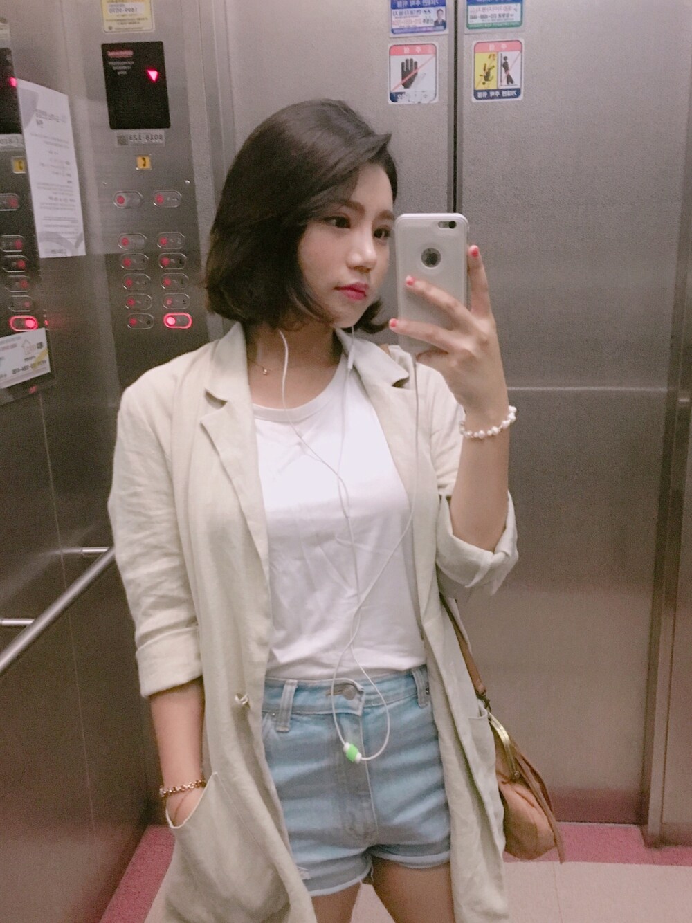 「ootd、outfit、summer」｜「no brandのアイテム（Tシャツ/カットソー、ホワイト系）」を使った、Jiwon Kimさん（レディース・158cm）の冬コーディネートの1枚目の写真