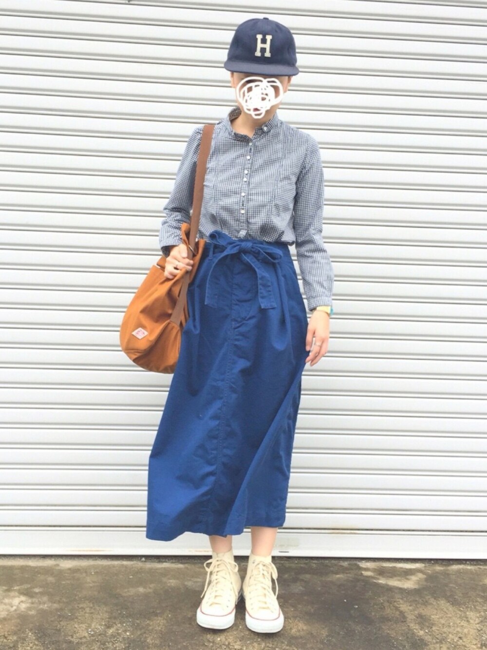 「ブルー、シャツスタイル、ギンガムチェック、ノーカラーシャツ、スカート、BEAMS BOY、コンバース、EBBETS FIELD FLANNELS、converse、Danton」｜「BEAMS BOYの【一部予約】BEAMS BOY / チノ メディカル スカート（スカート、ブルー系）」を使った、☀︎さん（レディース・159cm）の秋コーディネートの1枚目の写真