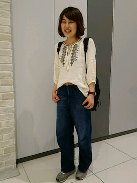 「earth music&ecology（アースミュージックアンドエコロジー）のアイテム（シャツ/ブラウス、ホワイト系）」を使った、彩花さん（レディース・155cm）の夏コーディネート