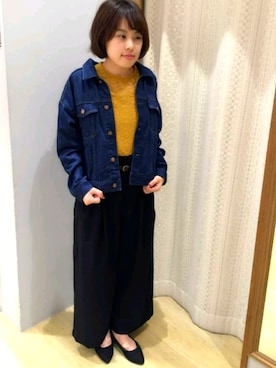 「earth music&ecology（アースミュージックアンドエコロジー）の【鈴木京香さんCM着用】USA COTTONデニム BIG Gジャン（デニムジャケット、ブルー系）」を使った、彩花さん（レディース・155cm）の秋コーディネート