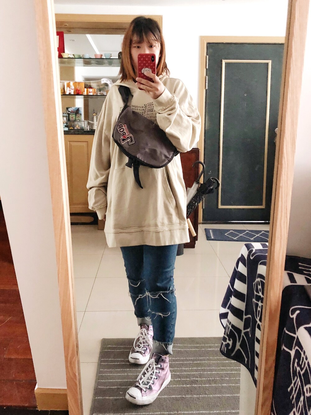 「春コーデ、ウエストポーチ」｜「H&Mのアイテム（パーカー、ベージュ系）」を使った、endlievanさん（レディース・158cm）の春コーディネートの1枚目の写真