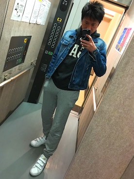 「BENETTON (UNITED COLORS OF BENETTON)（ベネトンユナイテッドカラーズオブベネトン）のウォッシュデニムブルゾン・GジャンUB（デニムジャケット、ブルー系）」を使った、hirokiさん（メンズ・176cm）の春コーディネート