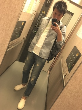 「DIESEL（ディーゼル）のX02679P0800（ボディバッグ/ウエストポーチ、グレー系）」を使った、hirokiさん（メンズ・176cm）の春コーディネート