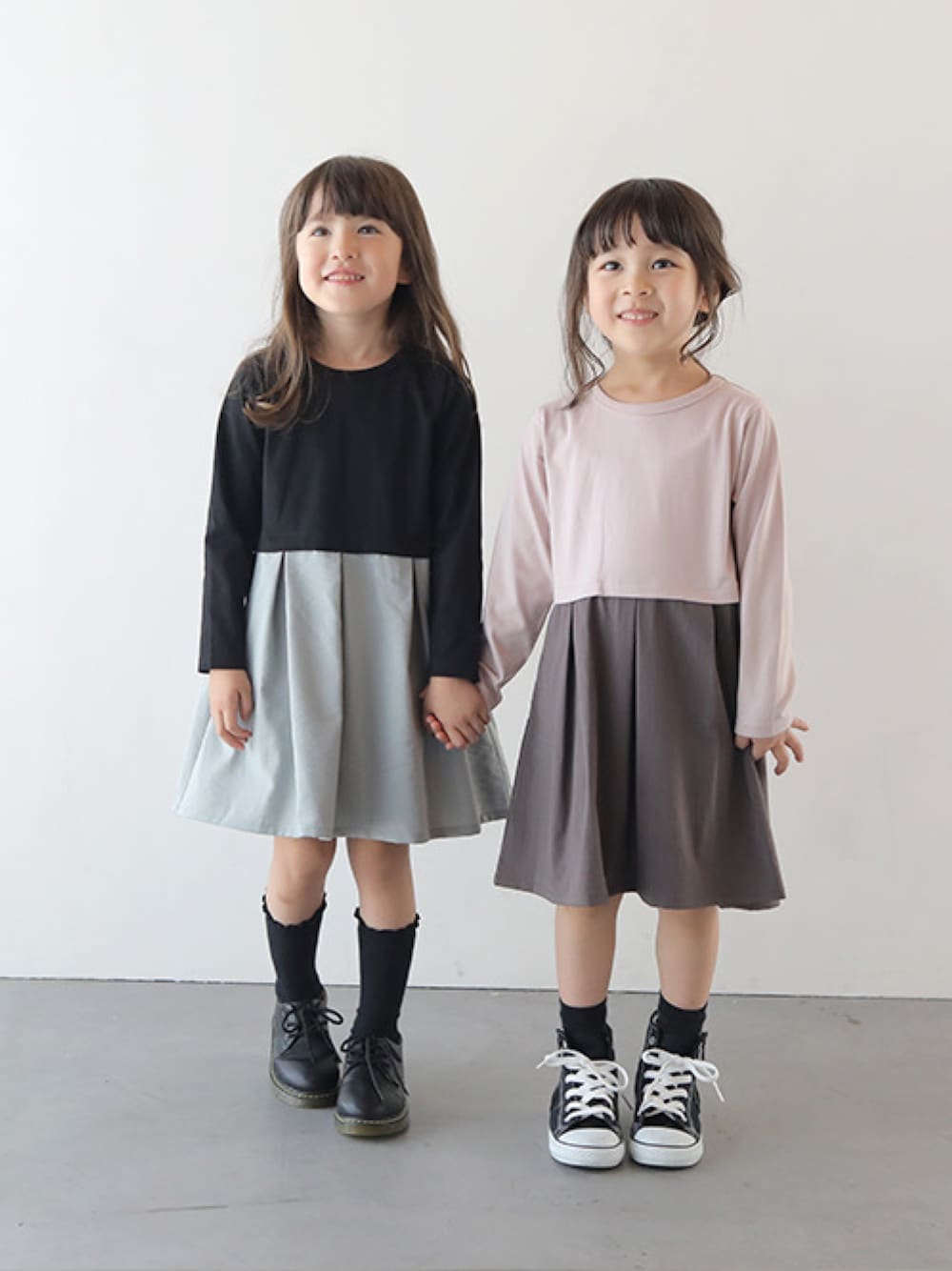 「ワンピース、プチプラ、キッズコーデ、春服、キッズファッション、オシャレワンピース、T>>2、T2」｜「T>>2の長袖切替ワンピース（ワンピース、ブラック系）」を使った、T>>2(ティーツー)さん（キッズ・110cm）の冬コーディネートの1枚目の写真