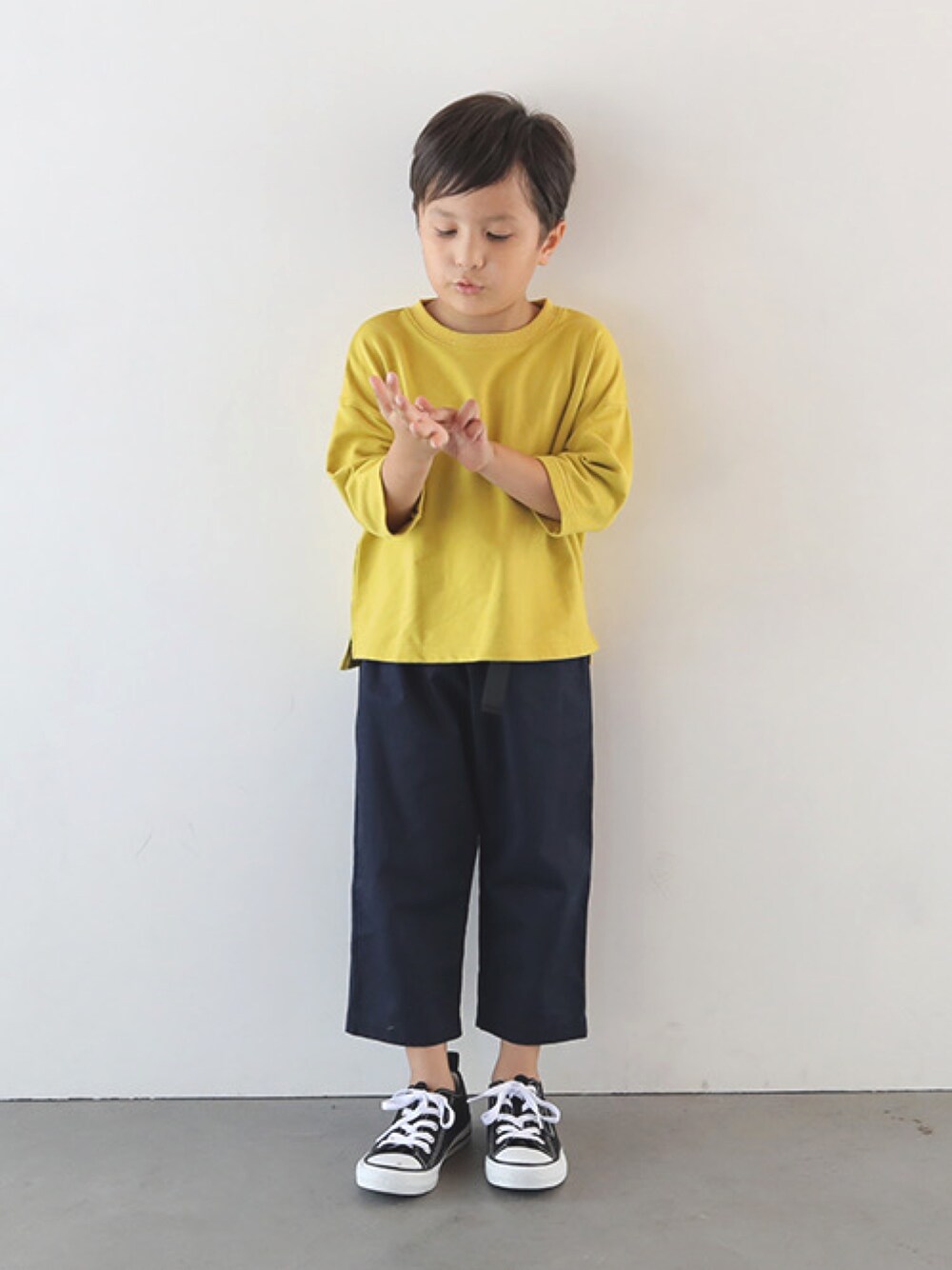 「春コーデ、七分袖、ゆったりコーデ、プチプラ、キッズコーデ、キッズファッション、T2、T>>2」｜「T>>2のミニ裏毛七分袖トレーナー（スウェット、イエロー系）」を使った、T>>2(ティーツー)さん（キッズ・110cm）の春コーディネートの1枚目の写真