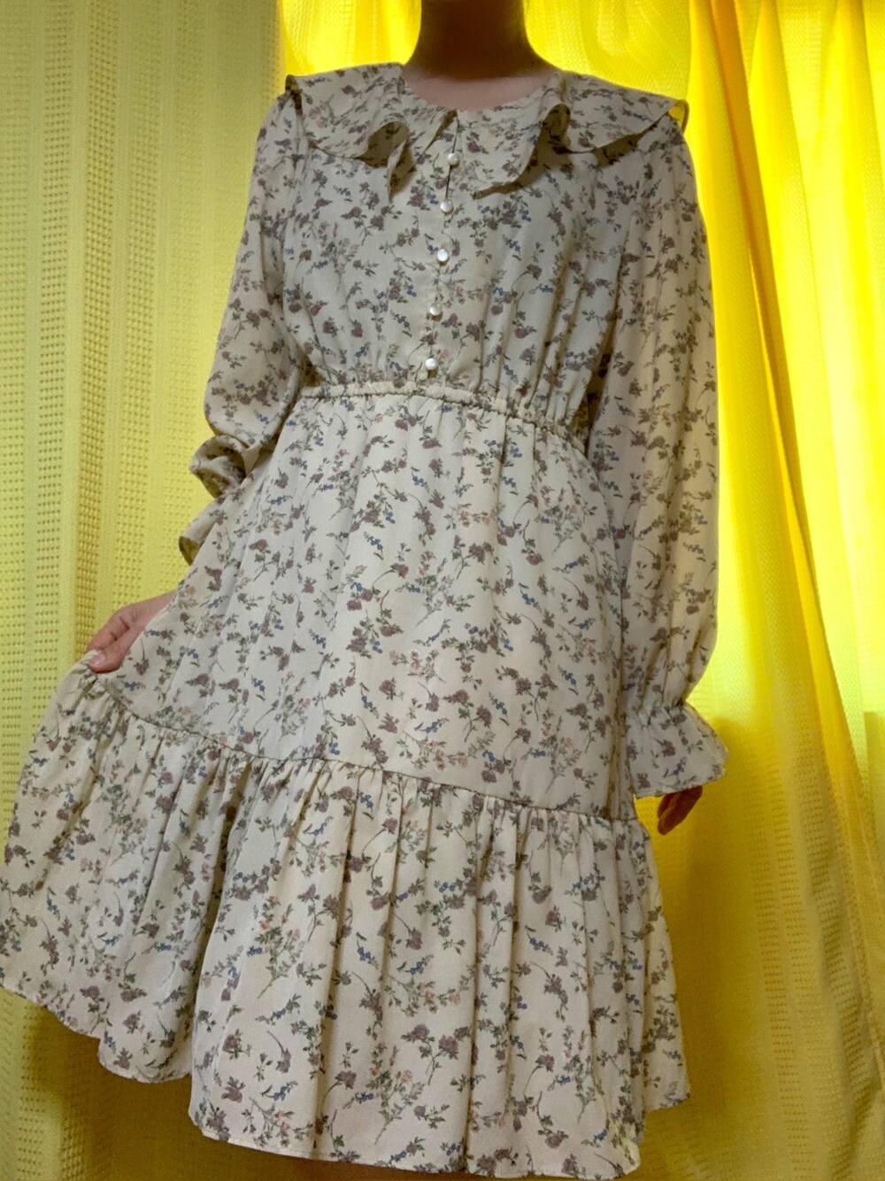 「ワンピース、ガーリー、ベージュ、花柄、春夏コーデ」｜「SPINNSのアイテム（ワンピース/ドレス、ベージュ系）」を使った、まこめしさん（レディース・149cm）の春コーディネートの1枚目の写真