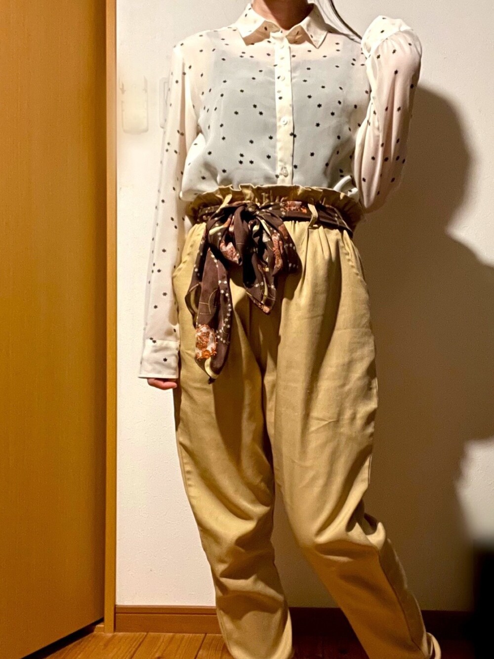 「シアーシャツ、ootd、低身長コーデ、シャツスタイル、ベージュ」｜「UNIQLOのアイテム（シャツ/ブラウス、ベージュ系）」を使った、まこめしさん（レディース・149cm）の春コーディネートの1枚目の写真