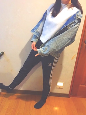 「アイテム（デニムジャケット、シルバー系）」を使った、ふーかさん（レディース・164cm）の冬コーディネート