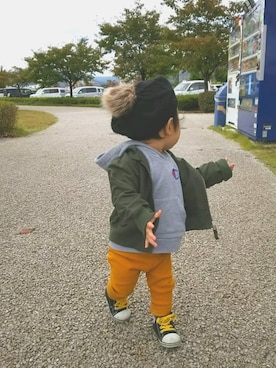 「マスタードイエロー」｜「アイテム（ブルゾン）」を使った、まめタソさん（キッズ・70cm）の秋コーディネート
