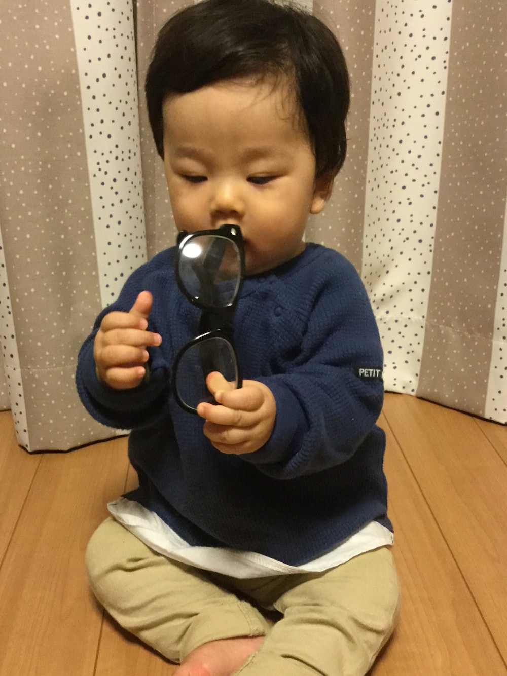 「０歳、おさがり」｜「petit mainのワッフル長袖Tシャツ（Tシャツ/カットソー、ブルー系）」を使った、STAROさん（キッズ・70cm）の秋コーディネートの1枚目の写真