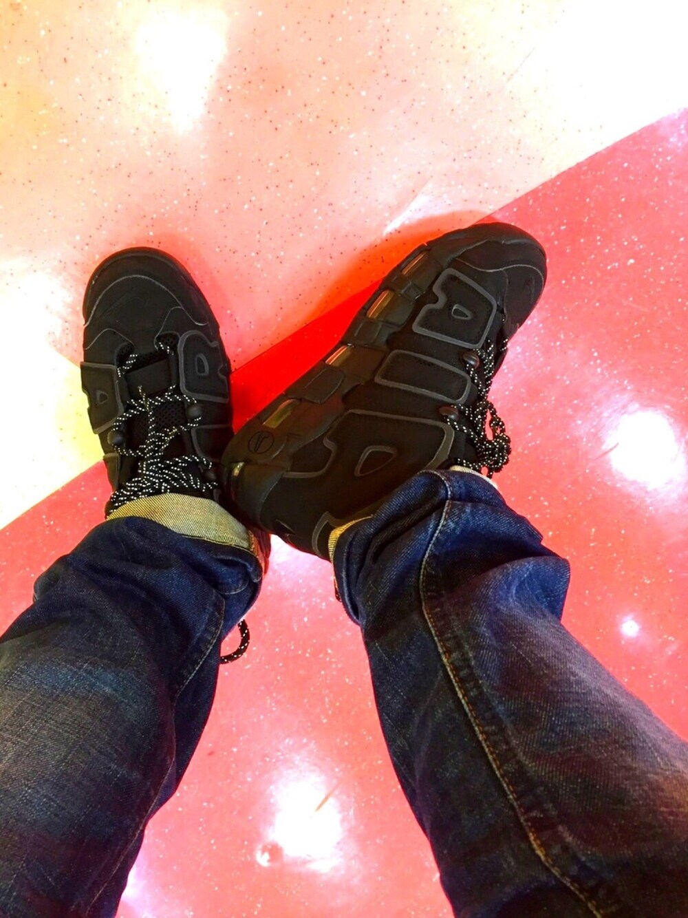 「ナイキ、モアテン、NIKE」｜「NIKEのアイテム（スニーカー、ブラック系）」を使った、Pomさん（メンズ・164cm）の秋コーディネートの1枚目の写真