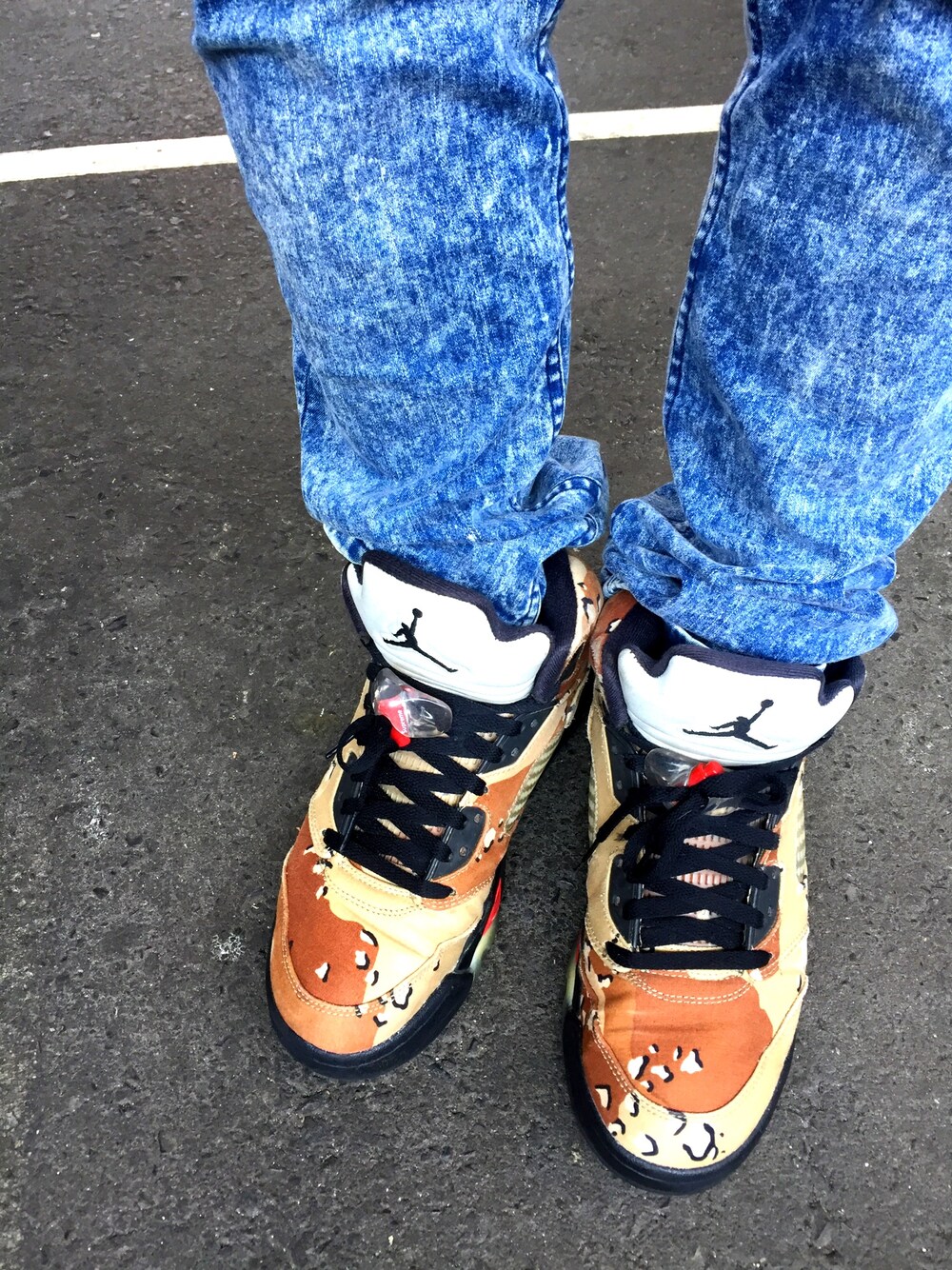 「シュプリーム、ジョーダン、ナイキ、jordan 5、H&M、高知」｜「Supreme のアイテム（スニーカー、ブラウン系）」を使った、Pomさん（メンズ・164cm）の秋コーディネートの1枚目の写真
