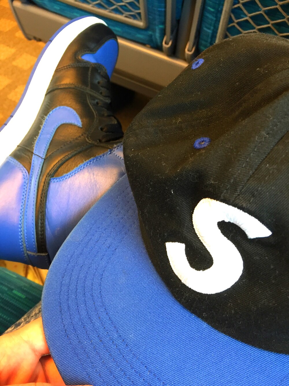 「ジョーダン1、jordan 1 、ロイヤル、royal、OG、2013、シュプリーム、supreme」｜「AIR JORDANのアイテム（スニーカー、ブルー系）」を使った、Pomさん（メンズ・164cm）の秋コーディネートの1枚目の写真