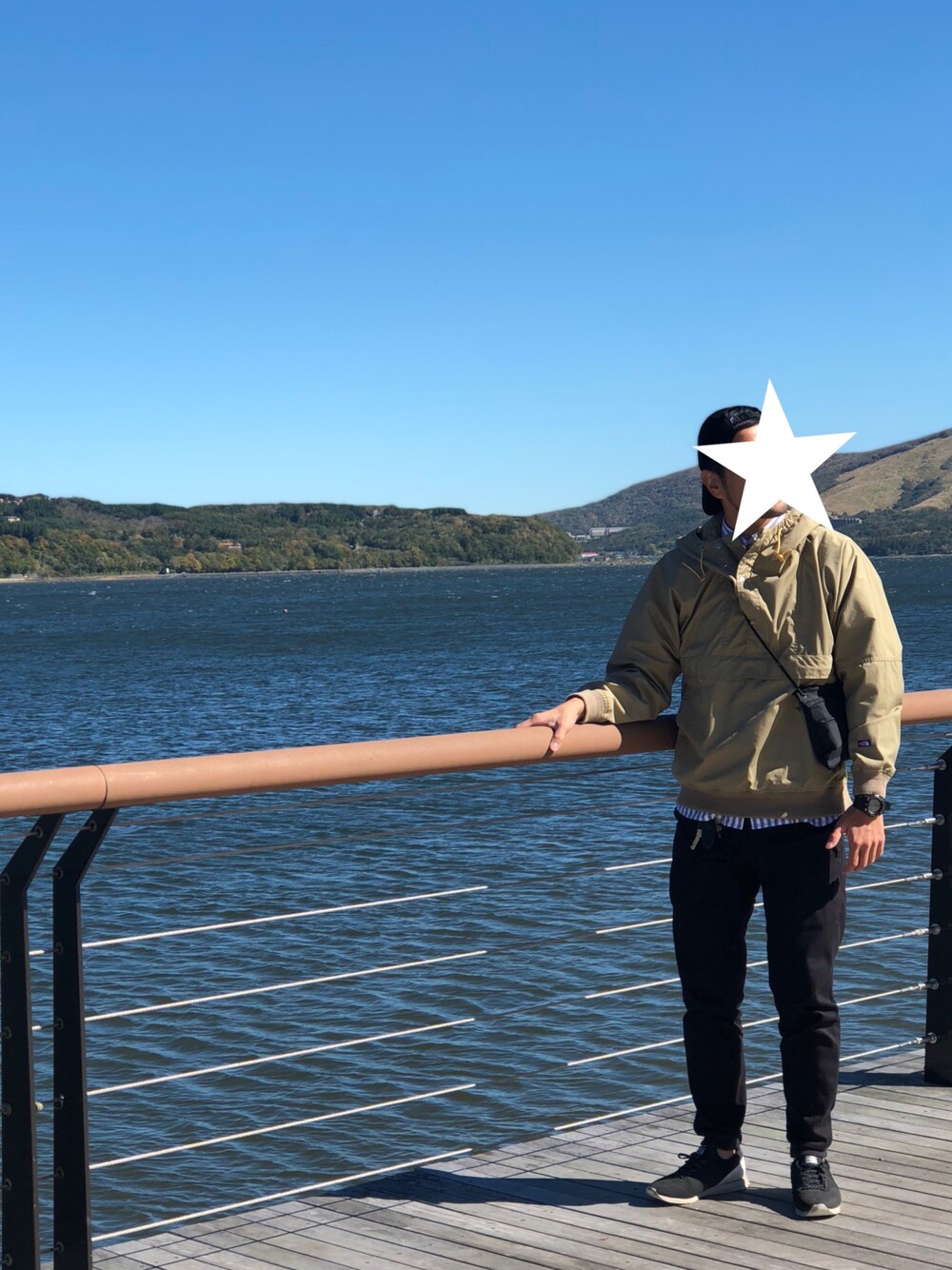 「秋のコーデ、ザノースフェイス、ベージュ、キャップ、ストライプシャツ」｜「Manhattan Portageの【WEB限定】 [マンハッタンポーテージ] ST Manhattan portage T/Z ポーチ L /ショルダーバッグ（ショルダーバッグ、ブラック系）」を使った、mosさん（メンズ・178cm）の秋コーディネートの1枚目の写真