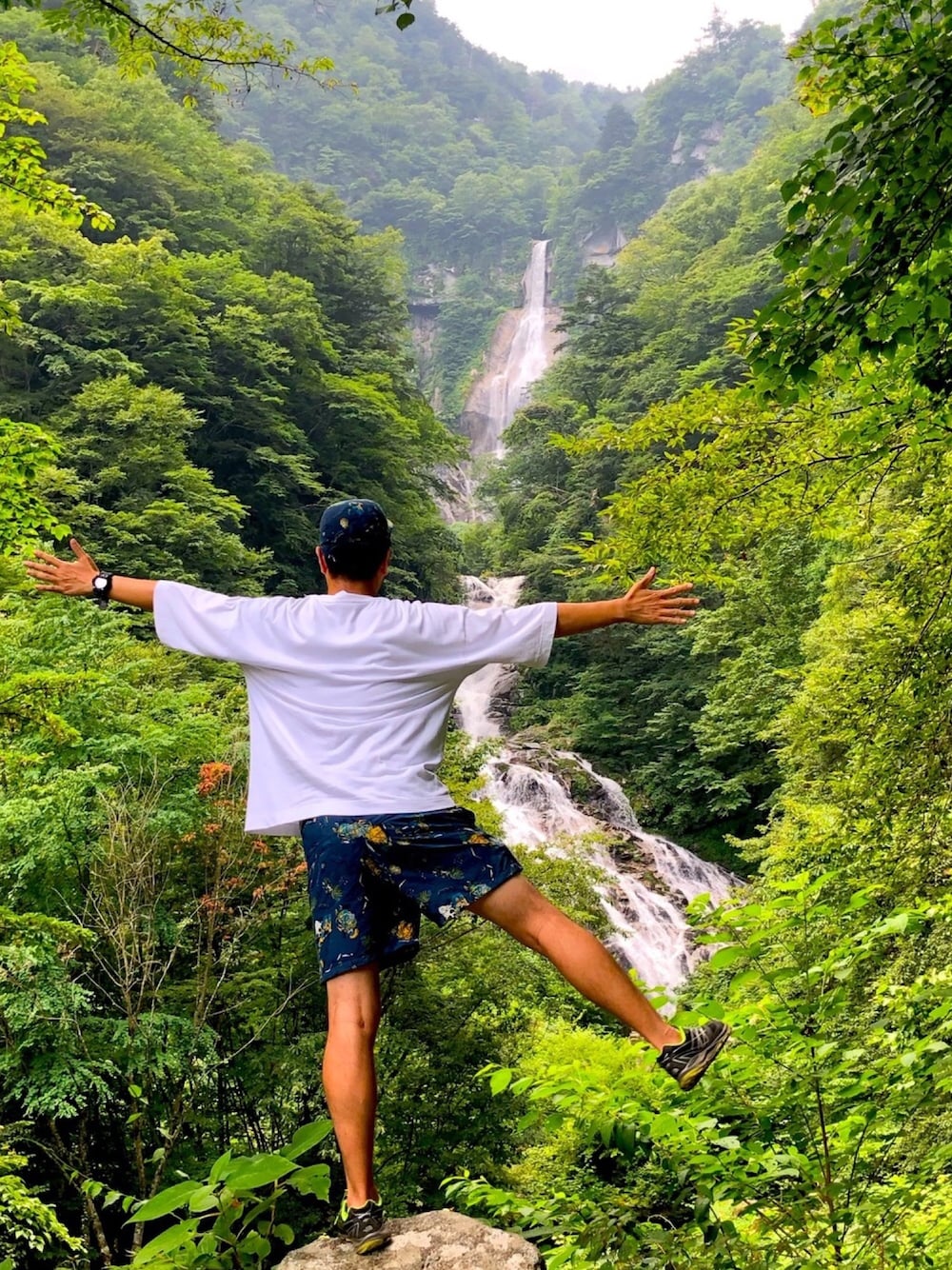「アウトドアスタイル、キャップ、山登りスタイル、滝、ケガにはご注意を、セットアップ」｜「THE NORTH FACEのアイテム（キャップ、その他）」を使った、mosさん（メンズ・178cm）の夏コーディネートの1枚目の写真