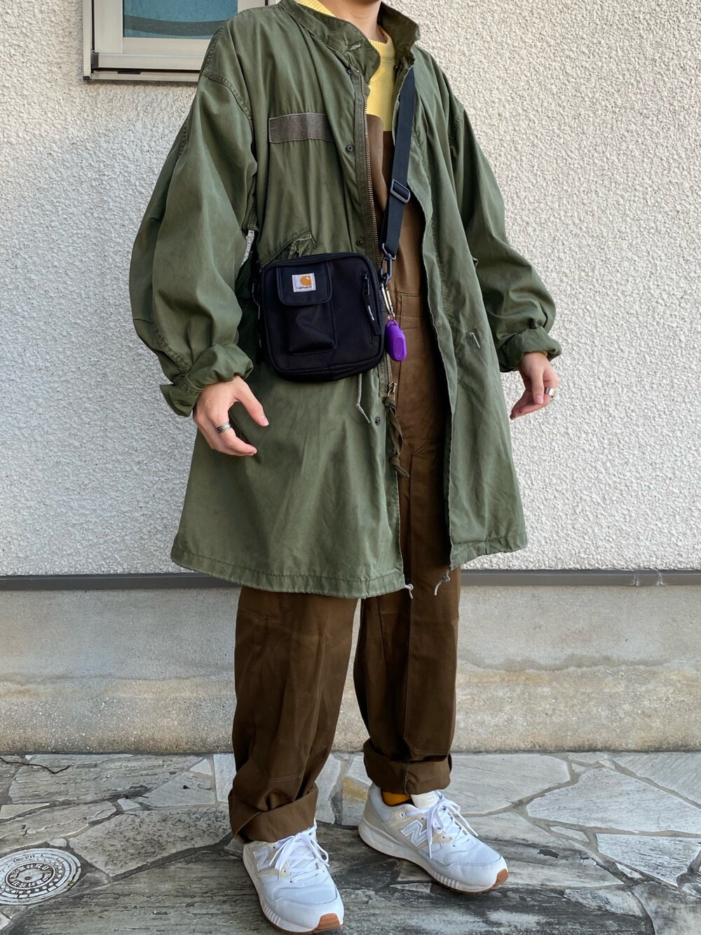 「VINTAGE、チェコ軍、オーバーオール、M65、ミリタリー、軍モノ、古着、古着男子、New Balance」｜「CarharttのCARHARTT / イセンシャル バッグ（ショルダーバッグ、ブラック系）」を使った、nishioka さん（メンズ・169cm）の冬コーディネートの1枚目の写真