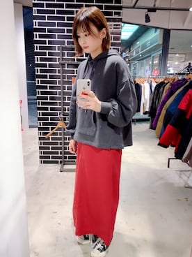 「SEVENDAYS=SUNDAY（セブンデイズサンデイ）のアイテム（パーカー）」を使った、SERINAさん（レディース・158cm）の秋コーディネート