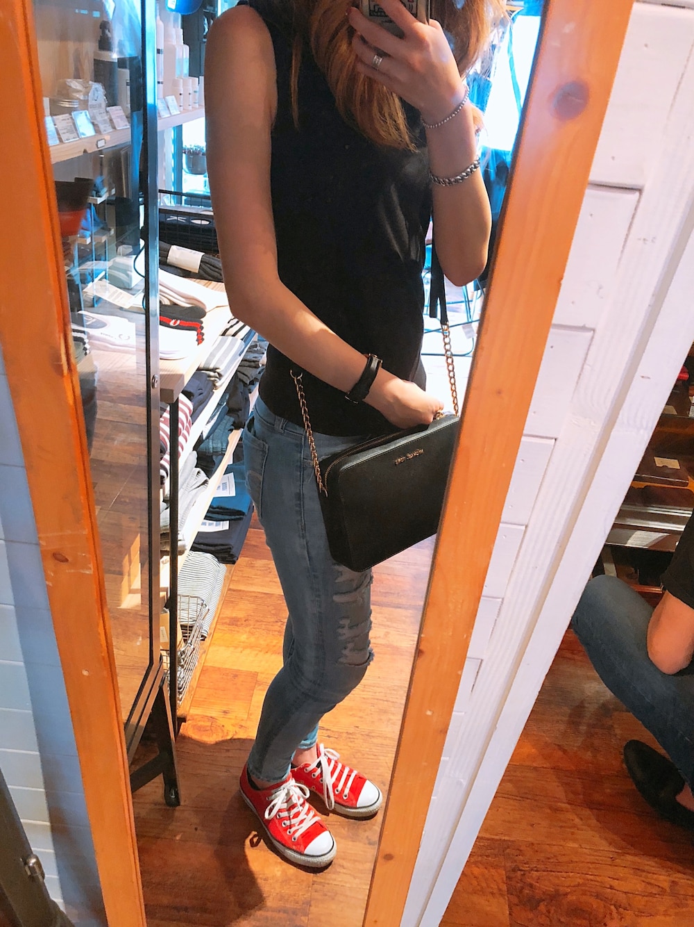 「パンツスタイル、夏コーデ、おしゃれさんと繋がりたい、ootd」｜「MICHAEL KORSのMichael Michael Kors - レザー斜めがけバッグ Ｓ - women - レザー - ワンサイズ（ショルダーバッグ、ブラック系）」を使った、 aoさん（レディース・167cm）の春コーディネートの1枚目の写真