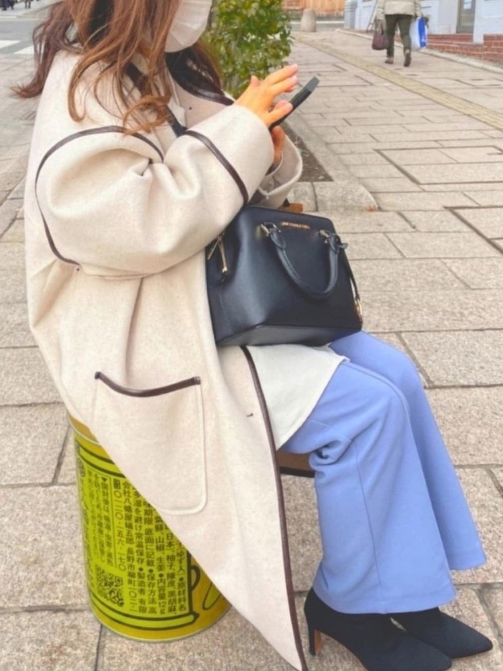 「パイピングコート、カラーパンツ、ショートブーツ、シンプル、プチプラ、冬コーデ、低身長、私の推しブランド、wcloset、主役はカラーパンツ」｜「MICHAEL KORSのMichael Kors MICHAEL Michael Kors Savannah Small Satchel（ショルダーバッグ、ブラック系）」を使った、Sapi さん（レディース・145cm）の冬コーディネートの1枚目の写真