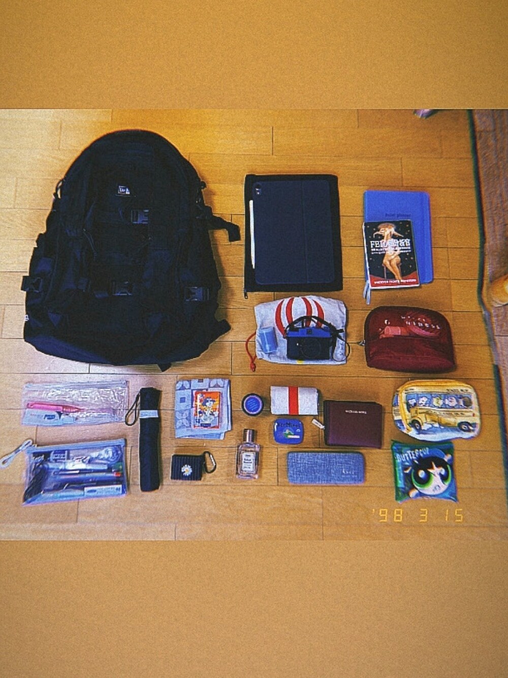 「backpack、travel」｜「NEW ERAの【NEWERA/ニューエラ】CARRIER PACK（バックパック/リュック、ブラック系）」を使った、tomm2さん（レディース・154cm）の春コーディネートの1枚目の写真