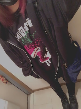 「HELL CAT PUNKS（ヘルキャットパンクス）のアイテム（トップス）」を使った、かぷりこさん（レディース・162cm）の秋コーディネート