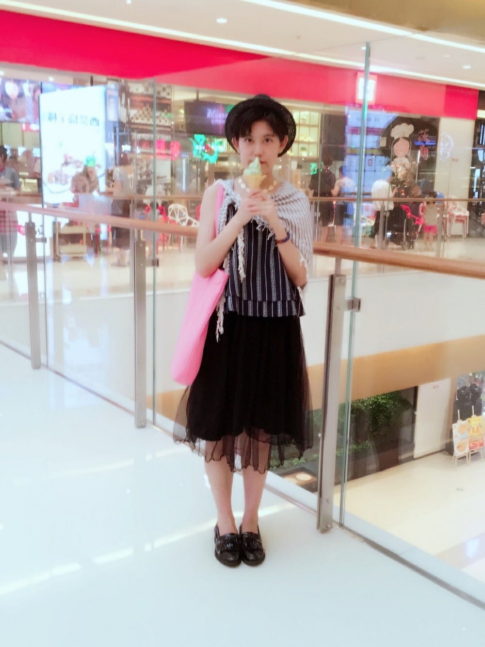 「H&Mのアイテム（サンバイザー、ブラック系）」を使った、朵铎萌さん（レディース・157cm）の夏コーディネートの1枚目の写真