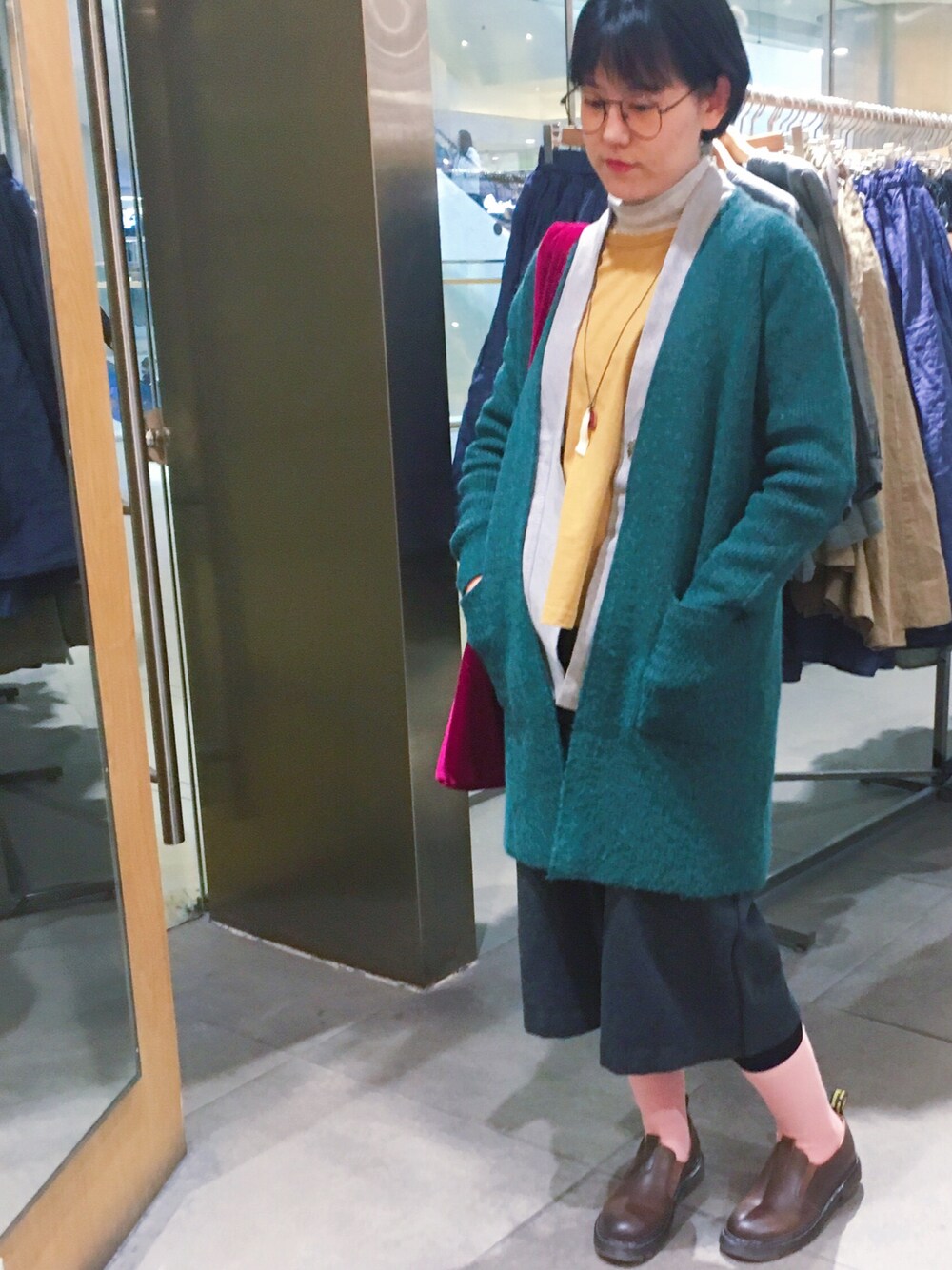 「SM2のアイテム（Tシャツ/カットソー、イエロー系）」を使った、朵铎萌さん（レディース・157cm）の春コーディネートの1枚目の写真