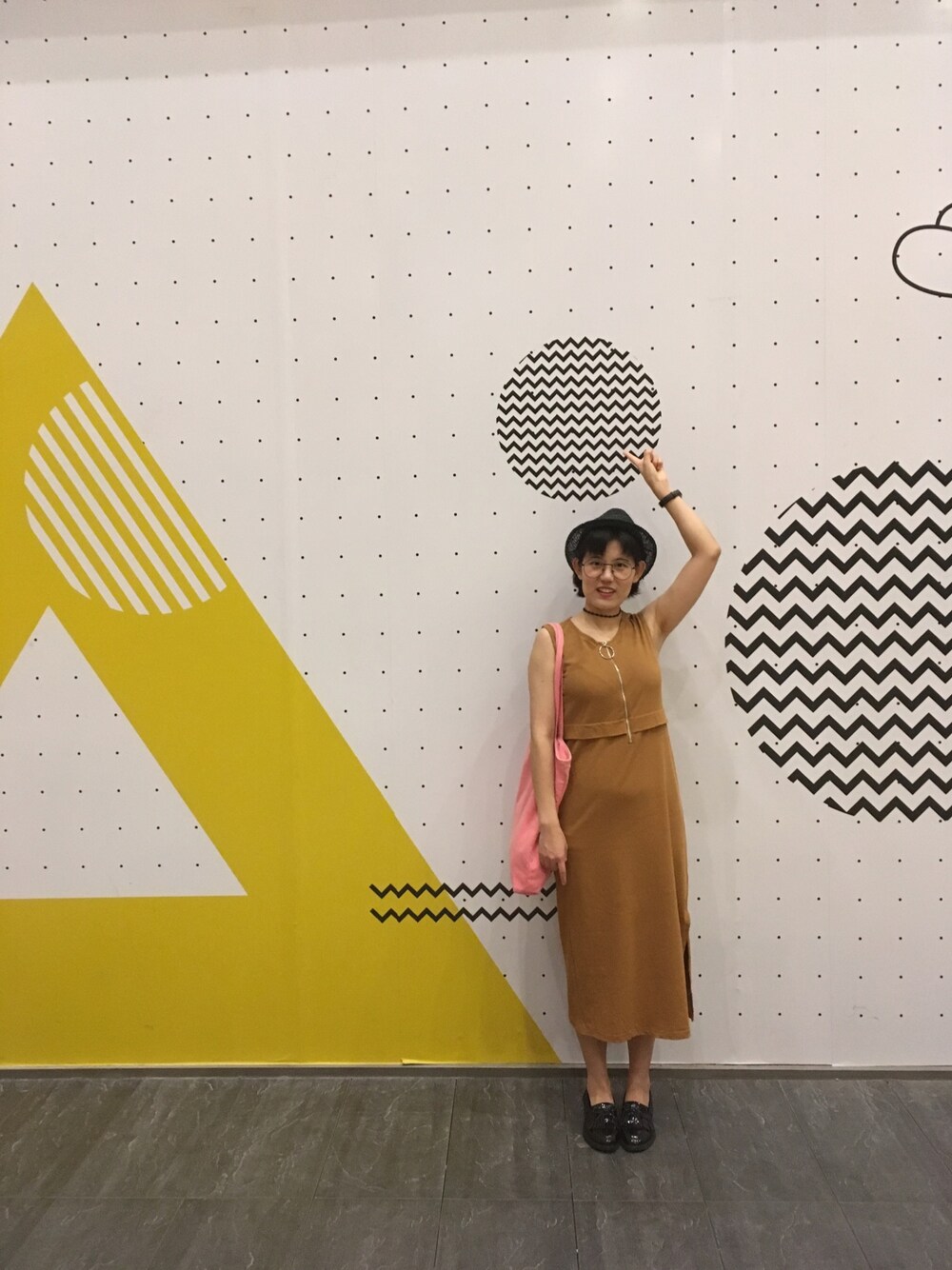 「伊芙丽のアイテム（ワンピース、ブラウン系）」を使った、朵铎萌さん（レディース・157cm）の夏コーディネートの1枚目の写真