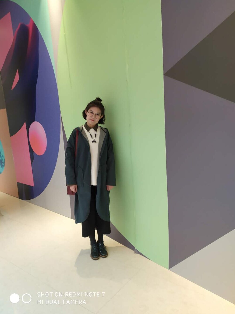 「Mila Owenのアイテム（タンクトップ、ホワイト系）」を使った、朵铎萌さん（レディース・157cm）の春コーディネートの1枚目の写真