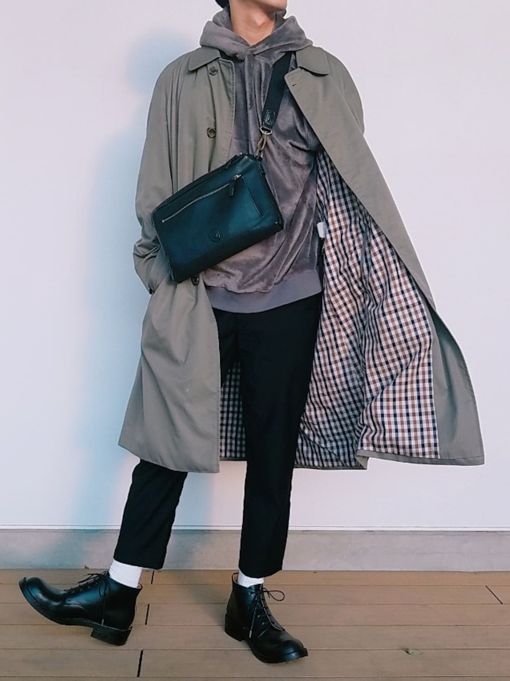 「革靴、ヒラキヒミ。、ステンカラーコート、sot、LIDnM、aquascutum、パーカー グレー」｜「LIDNMのアイテム（パーカー、グレー系）」を使った、きよさん（メンズ・176cm）の冬コーディネートの1枚目の写真