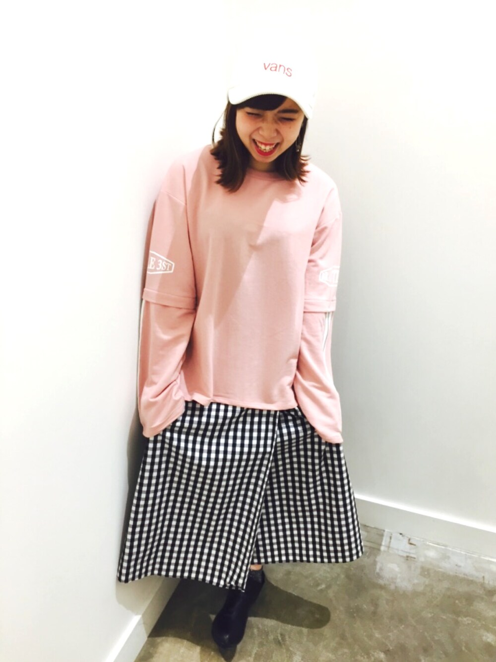 「高橋愛、秋のコーデ、スポーツミックス、ゆるコーデ、スカート、オルチャンファッション、YUKKAM、E hyphen world gallery、イーハイフンワールドギャラリー(E hyphen world gallery)、ピンク」｜「YUKKAMのZipスリーブプルオーバー（Tシャツ/カットソー、ピンク系）」を使った、みにさん（レディース・145cm）の秋コーディネートの1枚目の写真