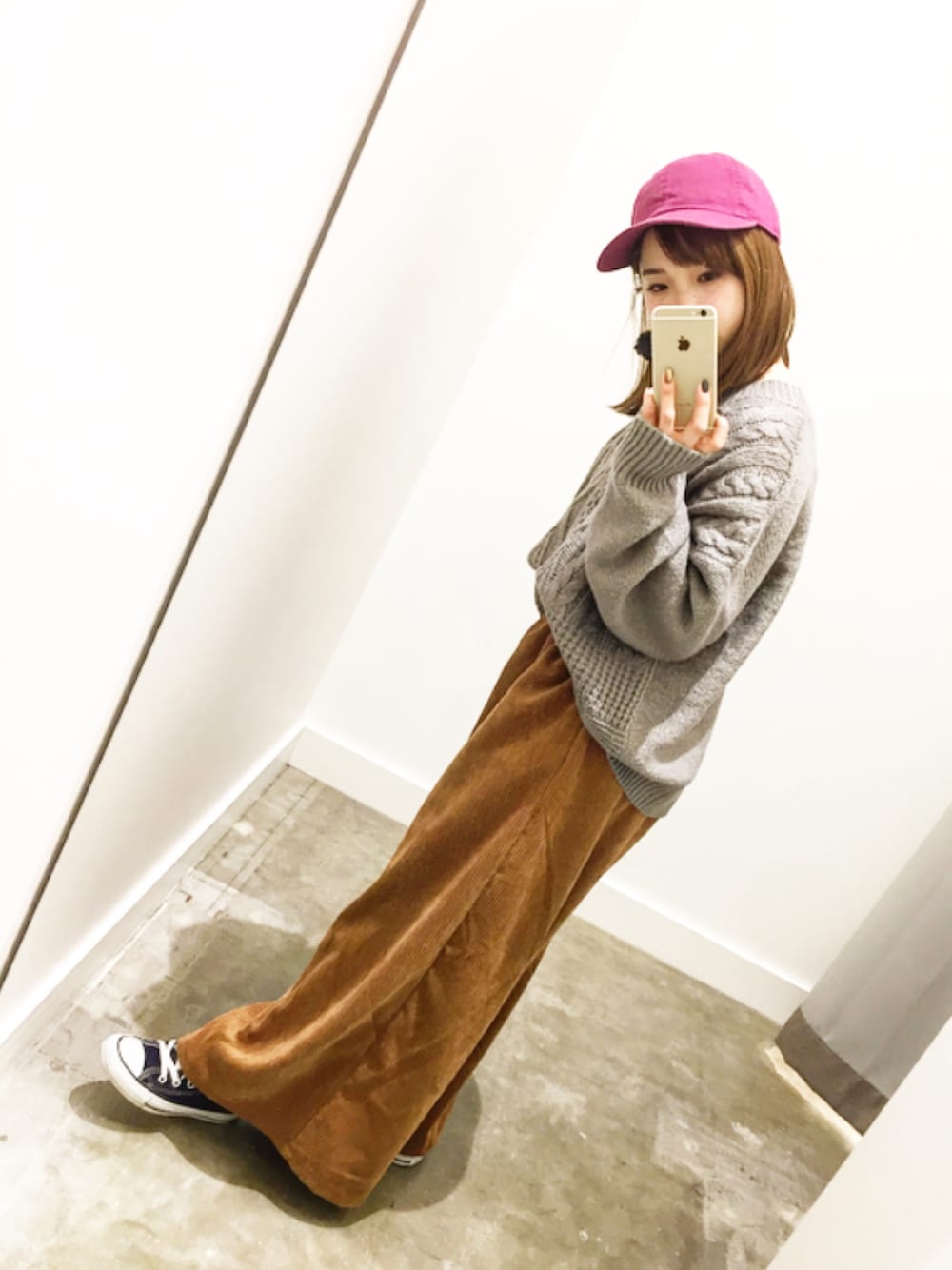 「カジュアル、ゆるコーデ、シンプル、ラクチンコーデ、プチプラ、スニーカー、ワイドパンツ、低身長、E hyphen world gallary、イーハイフンワールドギャラリー(E hyphen world gallery)」｜「E hyphen world galleryの・変形ケーブル編みプルオーバー（ニット/セーター、レッド系）」を使った、みにさん（レディース・145cm）の秋コーディネートの1枚目の写真