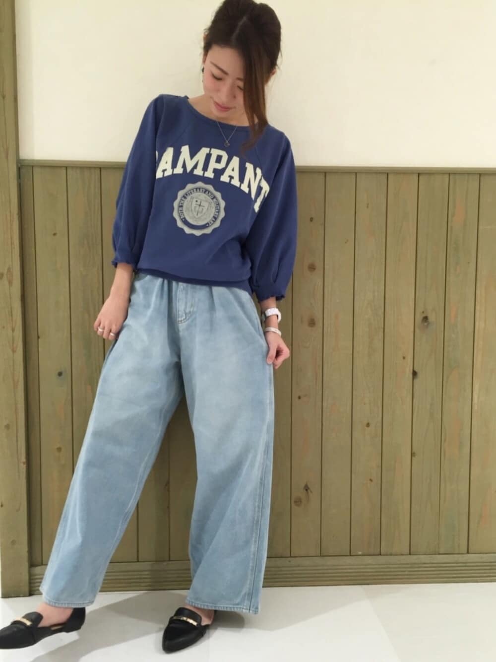 「PAGEBOYのアイテム（Tシャツ/カットソー、ブルー系）」を使った、っちさん（レディース・158cm）の冬コーディネートの1枚目の写真