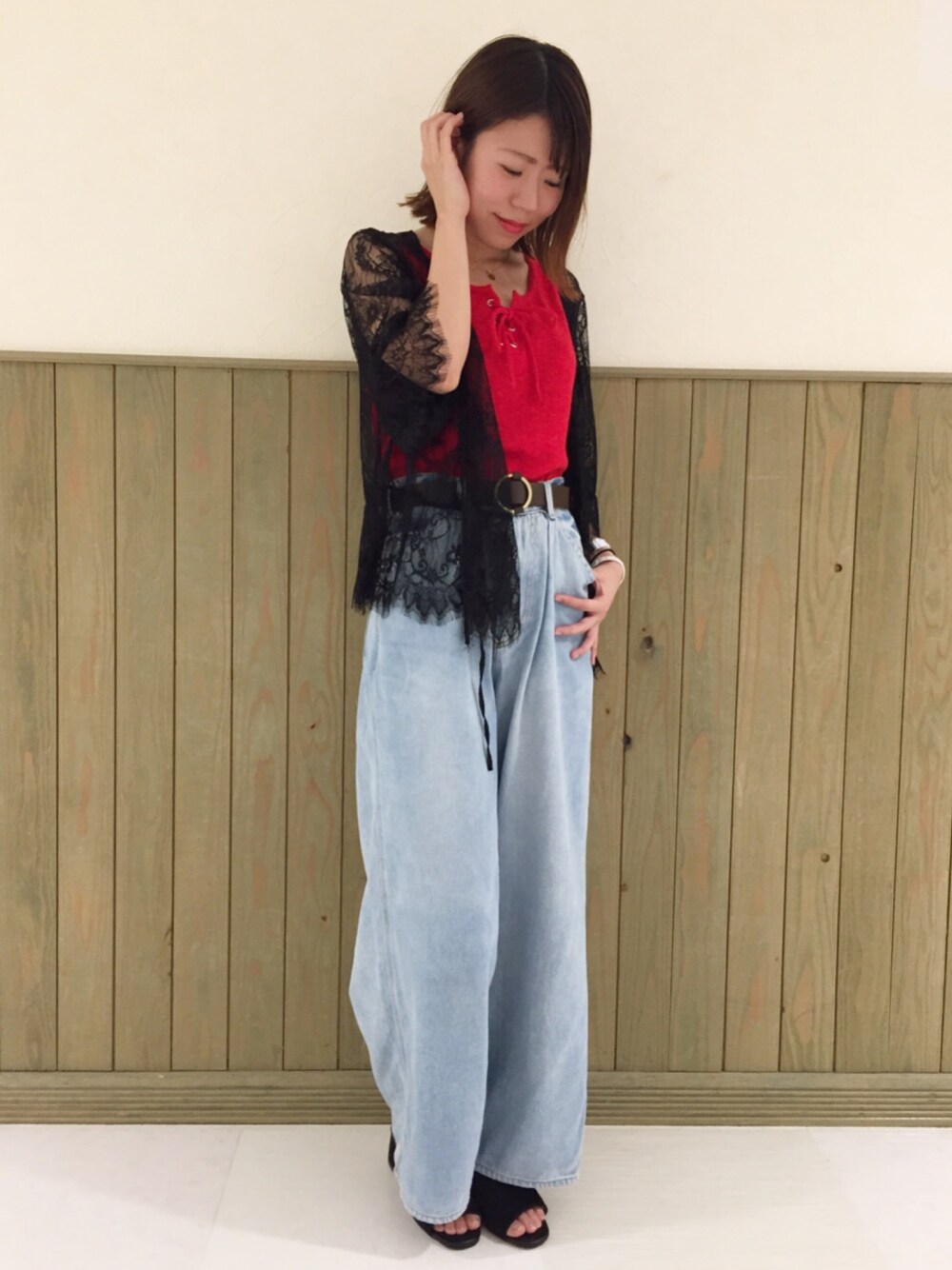 「PAGEBOYのレースアップニットタンクトップ（タンクトップ、レッド系）」を使った、っちさん（レディース・158cm）の夏コーディネートの1枚目の写真