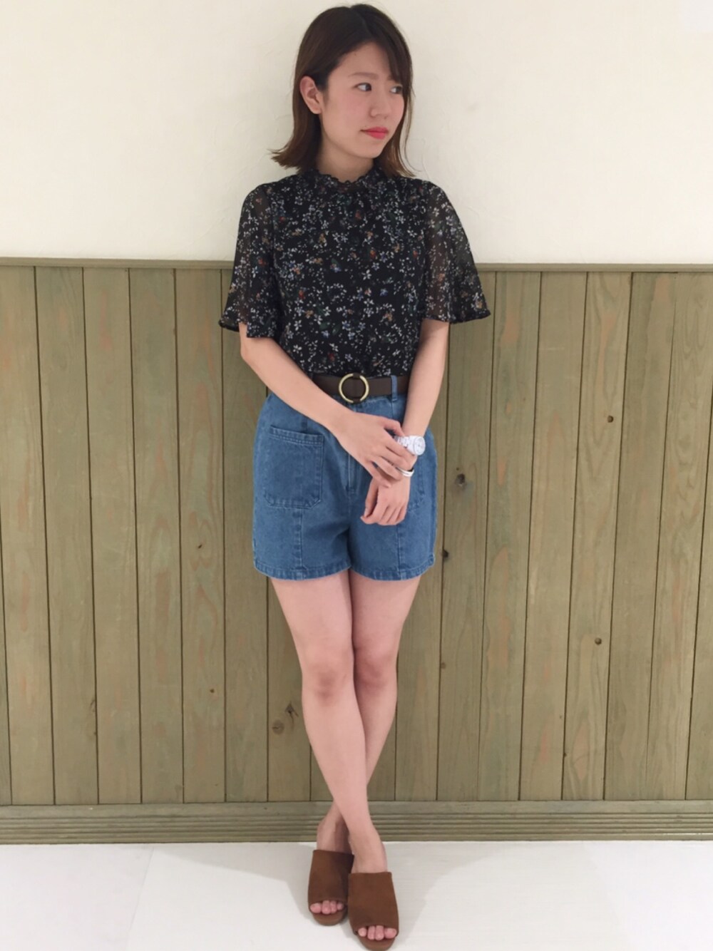 「PAGEBOYのアイテム（シャツ/ブラウス、ブラック系）」を使った、っちさん（レディース・158cm）の夏コーディネートの1枚目の写真
