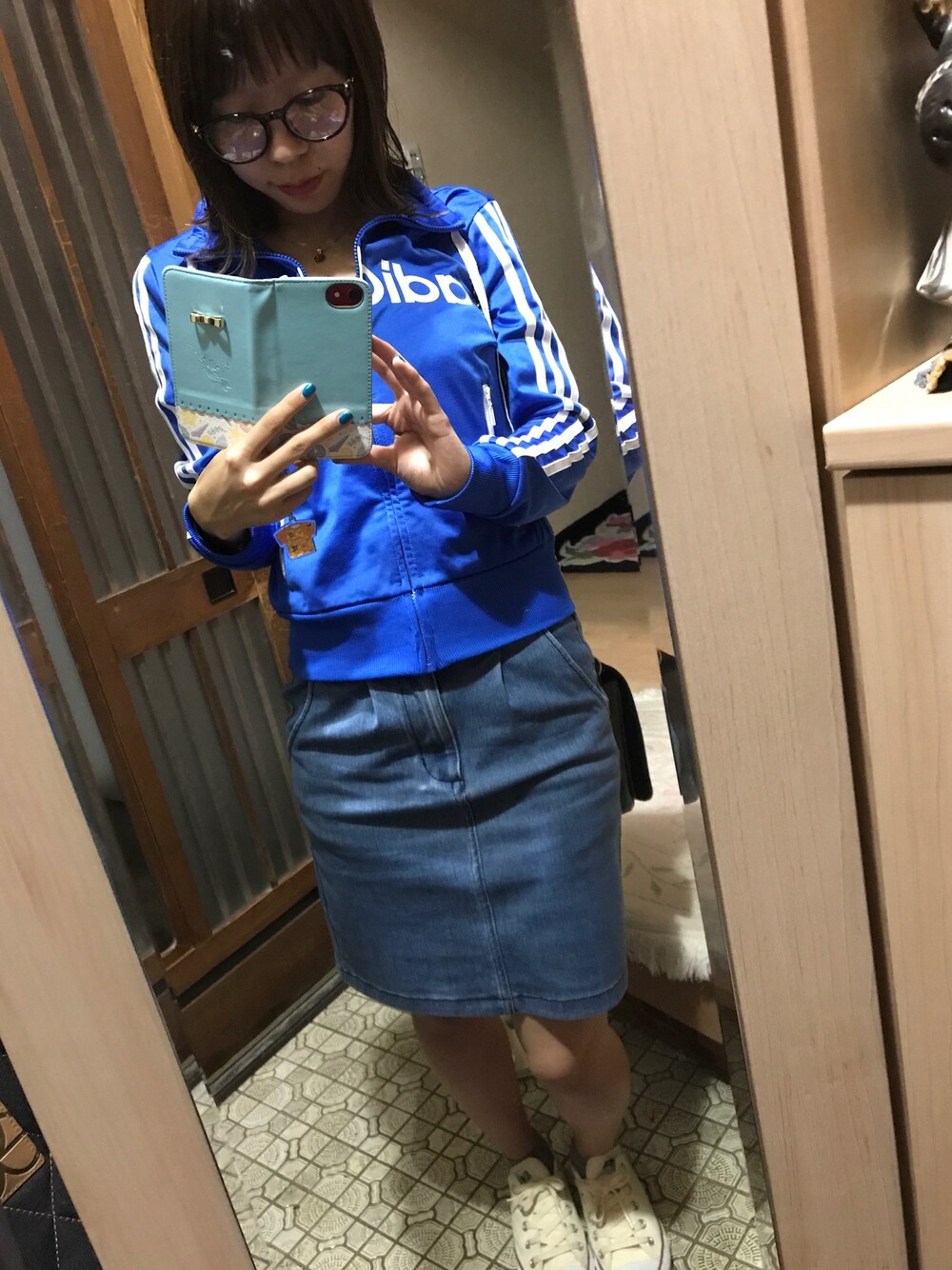 「adidasのアイテム（ジャージ、ブルー系）」を使った、っちさん（レディース・158cm）の秋コーディネートの1枚目の写真