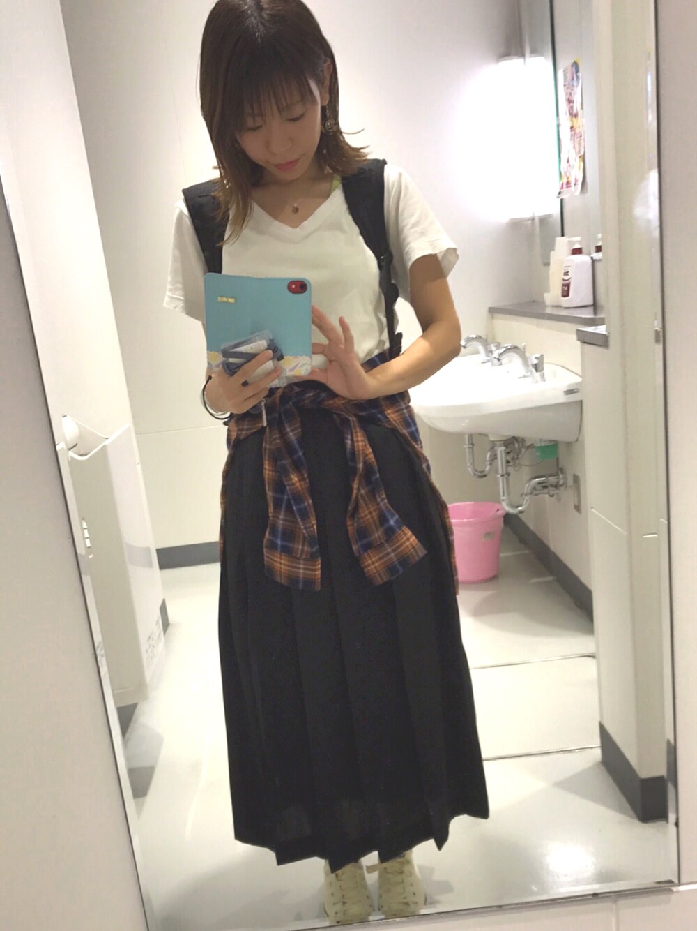「PAGEBOYのビエラチェックシャツ（シャツ/ブラウス、ブルー系）」を使った、っちさん（レディース・158cm）の秋コーディネートの1枚目の写真