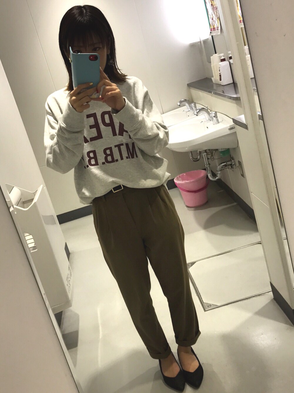 「LEPSIMのアソートカレッジトレーナー　770636（スウェット、グレー系）」を使った、っちさん（レディース・158cm）の秋コーディネートの1枚目の写真