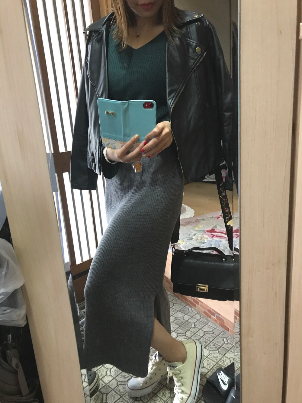 「PAGEBOYのフェイクレザーライダースブルゾン（ライダースジャケット、ブラック系）」を使った、っちさん（レディース・158cm）の秋コーディネートの1枚目の写真