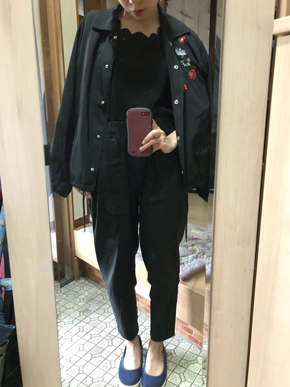 「PAGEBOYのコーチジャケット（ナイロンジャケット、ブラック系）」を使った、っちさん（レディース・158cm）の春コーディネートの1枚目の写真