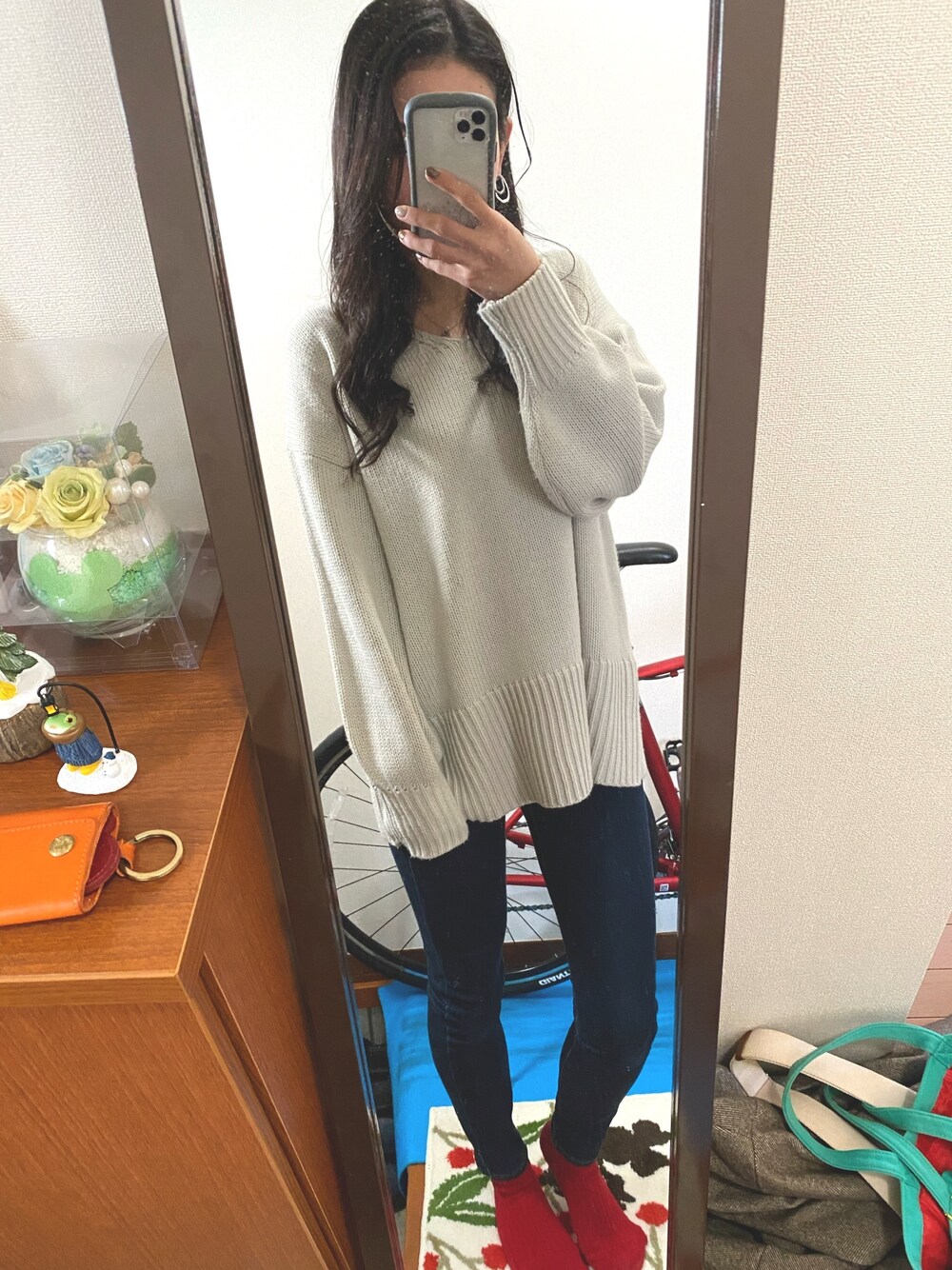 「earth music&ecologyのアイレットニットプルオーバー　＊（ニット/セーター、ホワイト系）」を使った、っちさん（レディース・158cm）の冬コーディネートの1枚目の写真