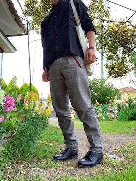 「EMMA CLOTHES（エマクローズ）のLINEN×COTTONストレッチスリムトラウザーズ（その他パンツ、グレー系）」を使った、ちーさん（メンズ・169cm）の夏コーディネート
