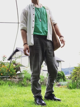 「EMMA CLOTHES（エマクローズ）のLINEN×COTTONストレッチスリムトラウザーズ（その他パンツ、グレー系）」を使った、ちーさん（メンズ・169cm）の夏コーディネート