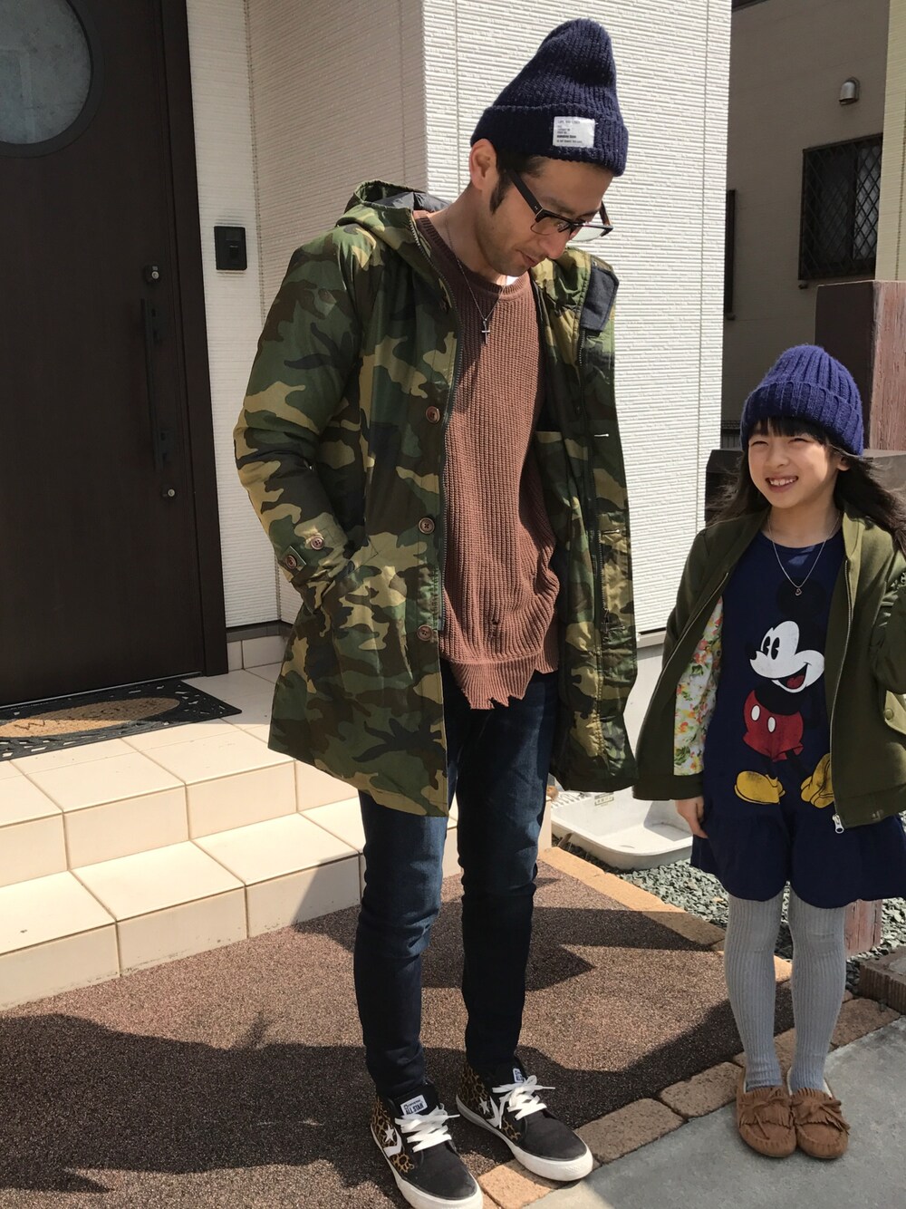 「休日スタイル、スキニーデニム、ニット帽、めがね、ニット、メイサイ柄、大人カジュアル」｜「MONKEY TIMEの＜monkey time＞ SOLID AZE BEANIE/ビーニー：（ニットキャップ/ビーニー、ブルー系）」を使った、ハナさん（メンズ・174cm）の春コーディネートの1枚目の写真