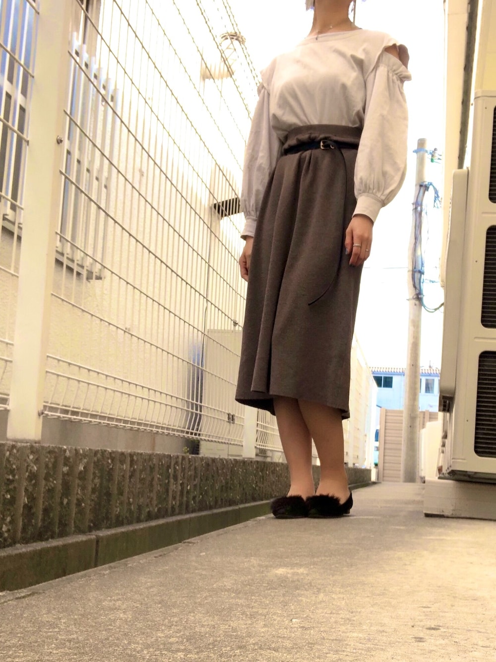 「美容師、美容師コーデ、美容師アシスタント、美容師日記、おうちファッション、オトナカジュアル、ベージュ、おしゃれさんと繋がりたい、スカート、いいね、save、フォローお願いします🤑」｜「ROSE BUDのアイテム（トップス、ホワイト系）」を使った、♡さん（レディース・163cm）の春コーディネートの1枚目の写真