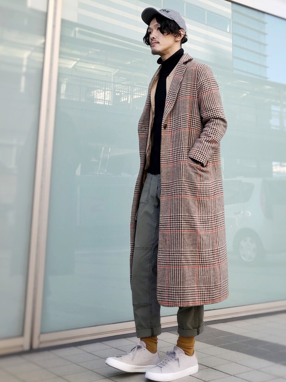 「チェスターコート、古着、秋冬コーデ、プチプラ、タートルネック、ナイキ、レイヤードスタイル、MA-1、キャップ、グレンチェック」｜「L.L.Beanのアイテム（カーゴパンツ、その他）」を使った、Hiro.さん（メンズ・170cm）の秋コーディネートの1枚目の写真