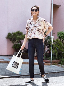 「BENETTON (UNITED COLORS OF BENETTON)（ベネトンユナイテッドカラーズオブベネトン）のアイテム（デニムパンツ）」を使った、mariko   さん（レディース・170cm）の春コーディネート