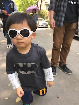 「Mini Rodini（ミニロディーニ）のアイテム（チノパンツ）」を使った、成天玩さん（キッズ・90cm）の春コーディネート